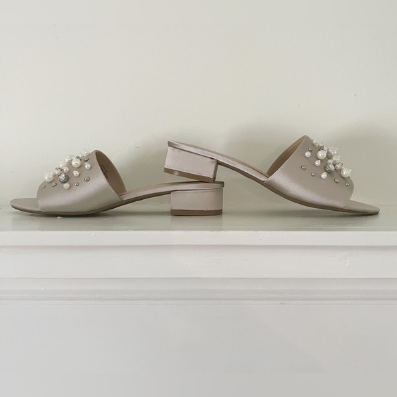 Zigi Soho champagne colored beaded slide. Size 8.5. - Picture 3 of 3